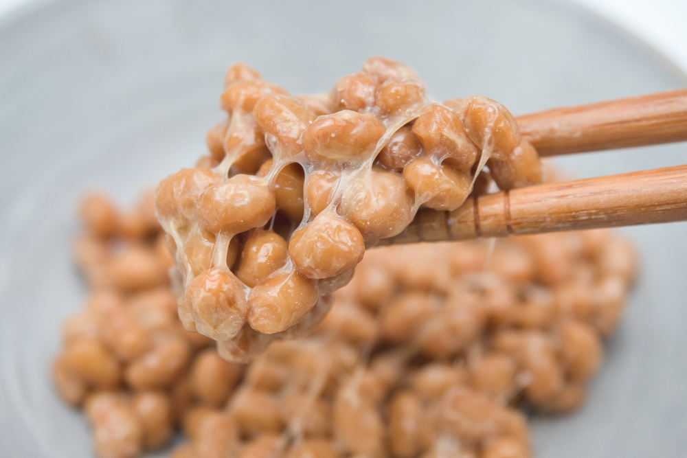 Witamina K2 – składnik suplementów, który odkryto dzięki tradycyjnej potrawie z Japonii (natto)
